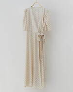 スナイデル ホームの“美活ルームウェア”上質サテンシャツや華奢見せワンピース、神崎恵とコラボ｜写真2