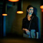 ジョルジオ アルマーニ“幻想的ブルー＆グリーン”の新作、幾何学柄スカートや“原石風”アクセサリー｜写真21