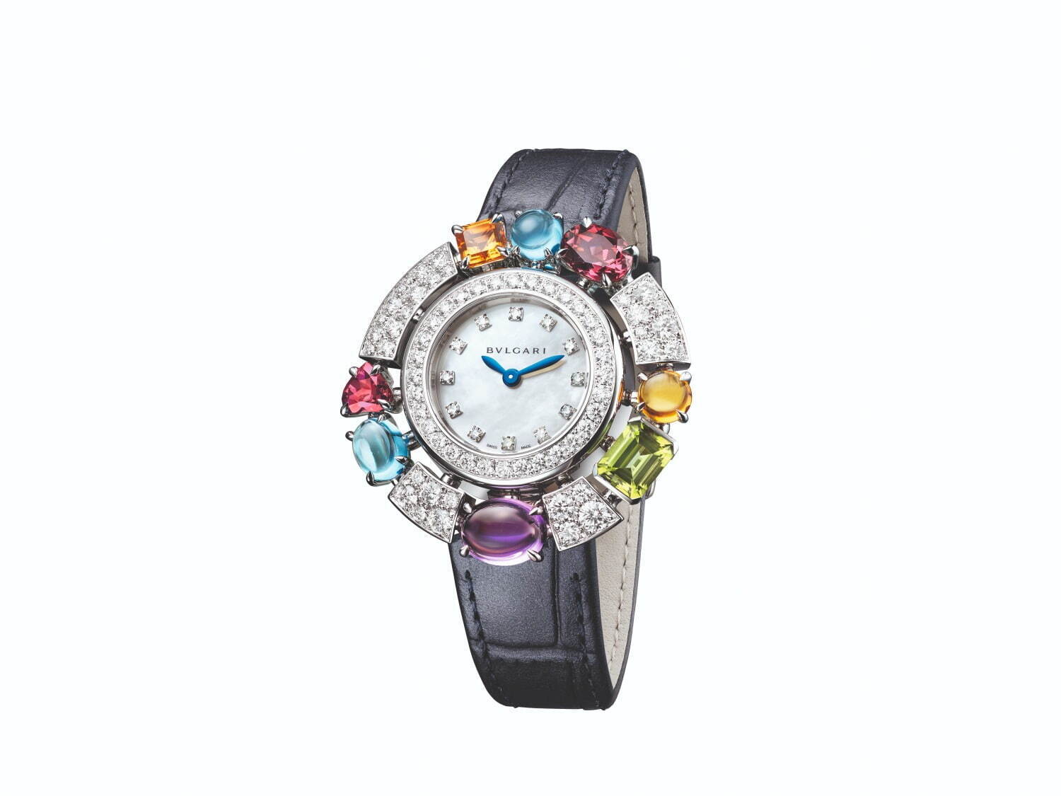 ブルガリ新作腕時計“ダイヤモンドの花びら”揺らめくジュエリーウォッチ 