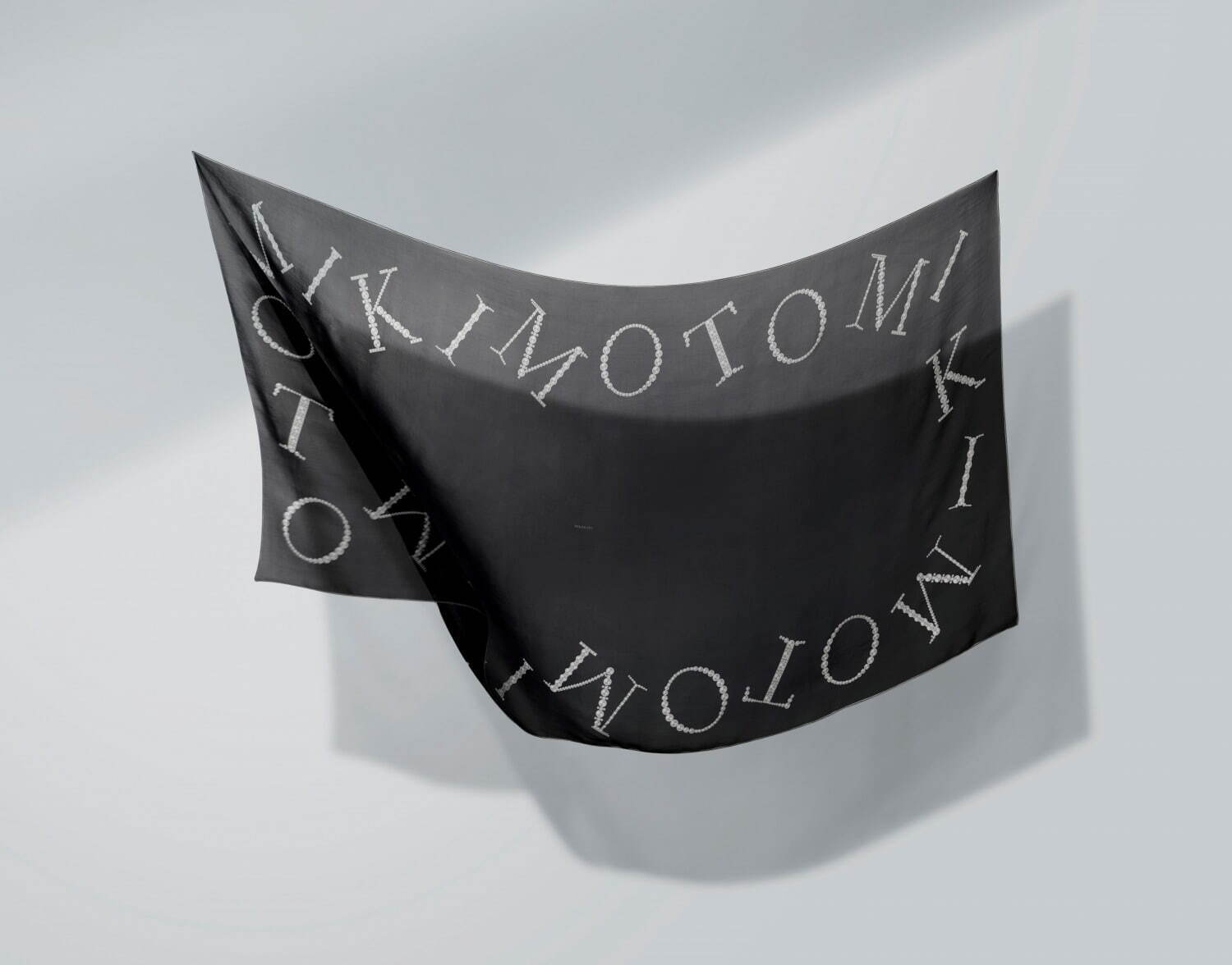 ミキモト“パール”モチーフの大判ストール、ロングネックレスのように纏える透け感シルクシフォン｜写真1