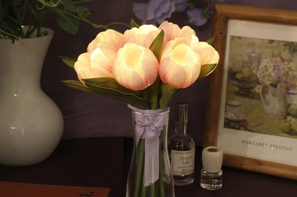 “まるで本物”チューリップブーケのライト＆花モチーフの万年筆などフラワーグッズが銀座 蔦屋書店に