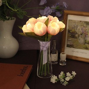 まるで本物 チューリップブーケのライト 花モチーフの万年筆などフラワーグッズが銀座 蔦屋書店に ファッションプレス まるで本物 チューリップブーケのライト 花モチーフの万年筆などフラワーグッズが銀座 蔦屋書店に ファッションプレス