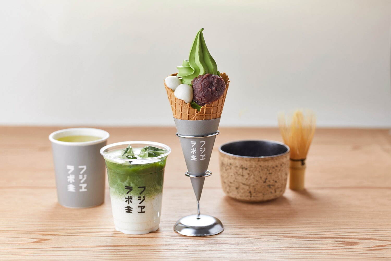 お茶専門店「山本山 フジヱラボ」が新宿髙島屋に、“手点て”抹茶のラテやソフトクリーム｜写真1