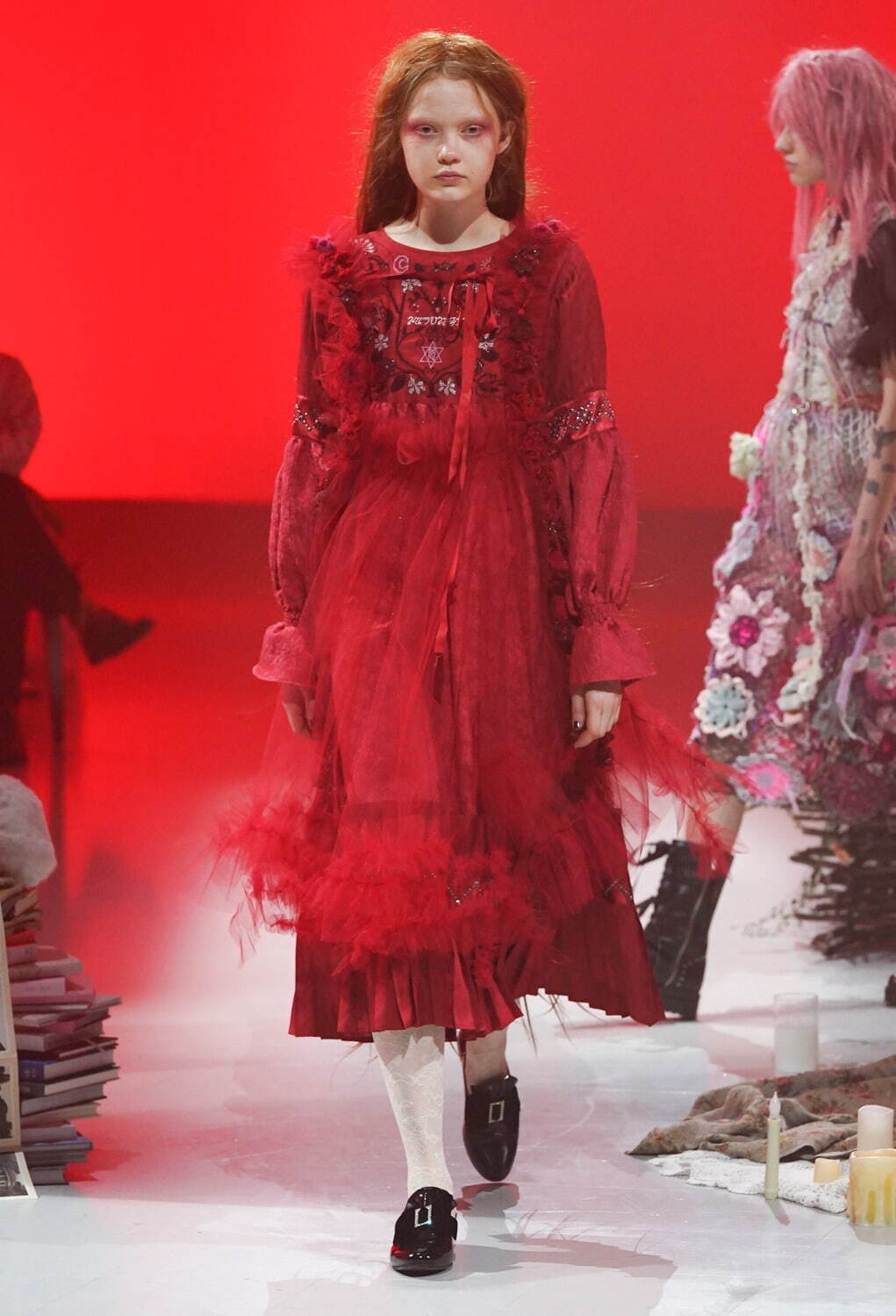 ルルムウ 2021-22年秋冬コレクション - 魔法の森を舞台に、魔女と少女が舞い踊る｜写真52
