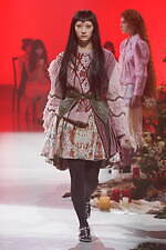 ルルムウ 2021-22年秋冬コレクション - 魔法の森を舞台に、魔女と少女が舞い踊る｜写真7