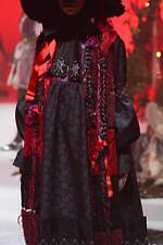 ルルムウ 2021-22年秋冬コレクション - 魔法の森を舞台に、魔女と少女が舞い踊る｜写真10