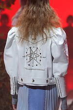 ルルムウ 2021-22年秋冬コレクション - 魔法の森を舞台に、魔女と少女が舞い踊る｜写真13