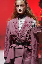 ルルムウ 2021-22年秋冬コレクション - 魔法の森を舞台に、魔女と少女が舞い踊る｜写真19