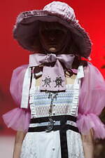 ルルムウ 2021-22年秋冬コレクション - 魔法の森を舞台に、魔女と少女が舞い踊る｜写真21