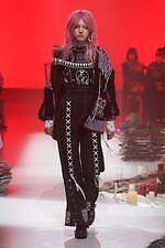 ルルムウ 2021-22年秋冬コレクション - 魔法の森を舞台に、魔女と少女が舞い踊る｜写真22