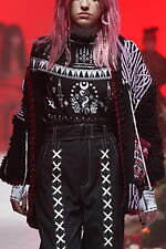 ルルムウ 2021-22年秋冬コレクション - 魔法の森を舞台に、魔女と少女が舞い踊る｜写真23