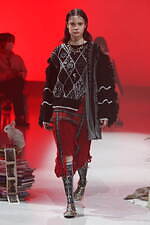 ルルムウ 2021-22年秋冬コレクション - 魔法の森を舞台に、魔女と少女が舞い踊る｜写真27