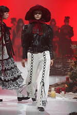 ルルムウ 2021-22年秋冬コレクション - 魔法の森を舞台に、魔女と少女が舞い踊る｜写真33