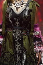 ルルムウ 2021-22年秋冬コレクション - 魔法の森を舞台に、魔女と少女が舞い踊る｜写真44