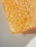 GU“ラベンダー”＆“ハチミツ”配合の新作パジャマ、保湿加工でなめらかな肌触り｜写真4