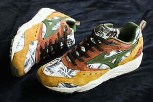 ミズノ×24カラッツ×ミタスニーカーズのコラボスニーカー、1ドル紙幣柄の「コンテンダー」