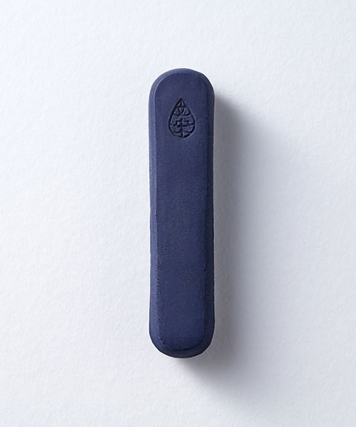 京都発の筆記具ブランド「文染」から染料を使った固形墨＆色が映える工芸硝子の硯、筆やつけペンに｜写真11