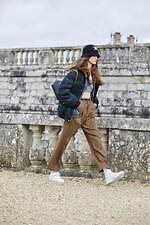 セリーヌ 2021年冬ウィメンズコレクション、メゾンのコードにフレッシュなアクセントを効かせて｜写真43