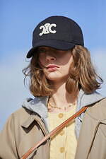 セリーヌ 2021年冬ウィメンズコレクション、メゾンのコードにフレッシュなアクセントを効かせて｜写真84