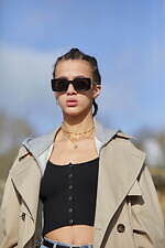 セリーヌ 2021年冬ウィメンズコレクション、メゾンのコードにフレッシュなアクセントを効かせて｜写真101