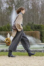 セリーヌ 2021年冬ウィメンズコレクション、メゾンのコードにフレッシュなアクセントを効かせて｜写真130