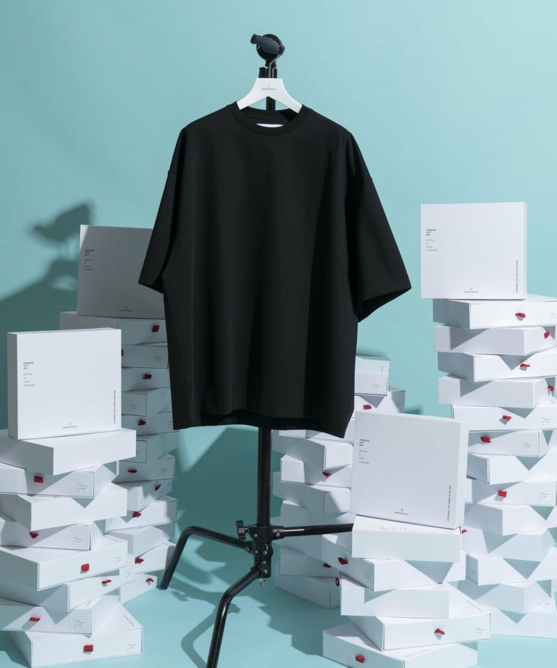 メゾンスペシャル“9素材×3シルエット”から選べる黒＆白Tシャツ、世界の