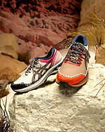 アシックス×ウィヴィアン・ウエストウッド新スニーカー、リップストップなど高機能素材で再構築｜写真1