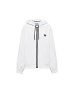 プラダから“ロゴ入り”もこもこバッグ＆ボリュームソールのスニーカー、デニムトートも｜写真2