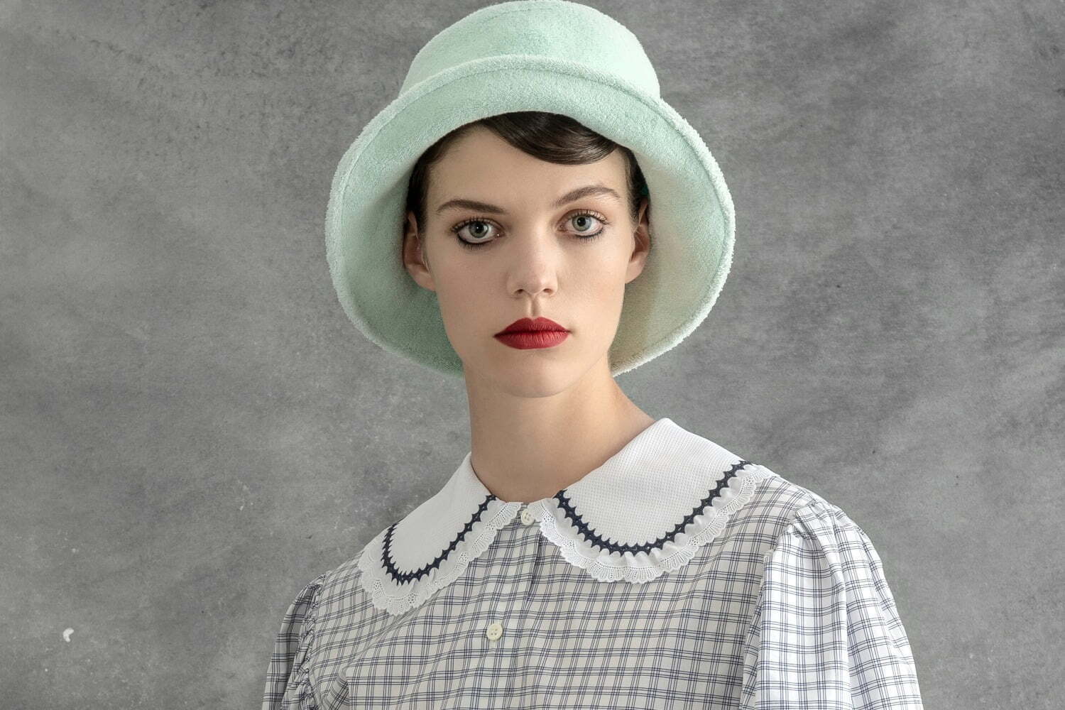 ミュウミュウ“フレンチマリン”着想の新作、パステル色のパイル地バッグや“マテラッセ”サンダル