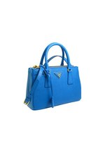 プラダが心斎橋・御堂筋に大型旗艦店をオープン ‐ 限定色のサフィアーノトートバッグも｜写真2