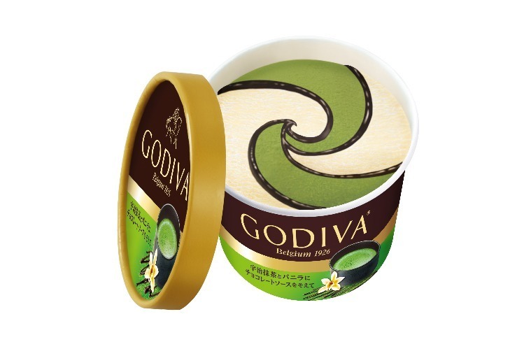 ゴディバ(GODIVA) 宇治抹茶とバニラにチョコレートソースを添えて｜写真1