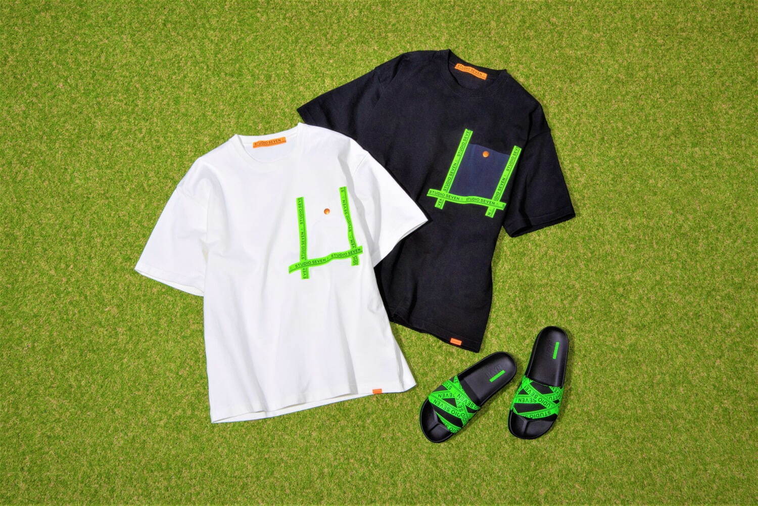 Tシャツ 各11,000円(税込)