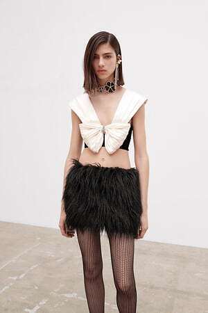 サンローラン 2021年冬ウィメンズコレクション - 対極の狭間で魅せる、新しいエレガンス｜写真35