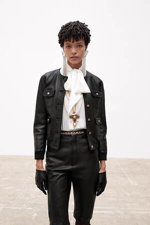 サンローラン 2021年冬ウィメンズコレクション - 対極の狭間で魅せる、新しいエレガンス｜写真46