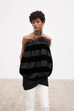 サンローラン 2021年冬ウィメンズコレクション - 対極の狭間で魅せる、新しいエレガンス｜写真63