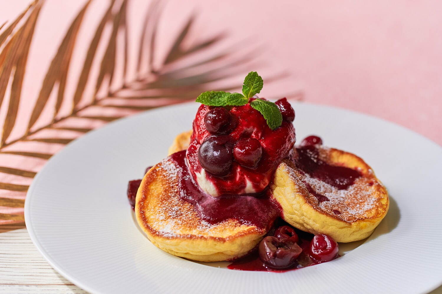 ホテル インターコンチネンタル 東京ベイ ふわふわ もちもち食感の旬のチェリーパンケーキ ファッションプレス ホテル インターコンチネンタル 東京ベイ ふわふわ もちもち食感の旬のチェリーパンケーキ ファッションプレス