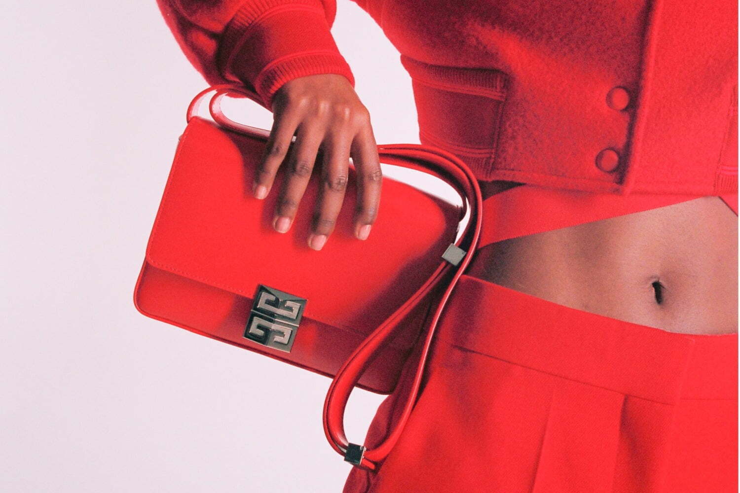 ジバンシィ“シグネチャー 4G”の新作ウィメンズハンドバッグ、多彩なカラーバリエーション