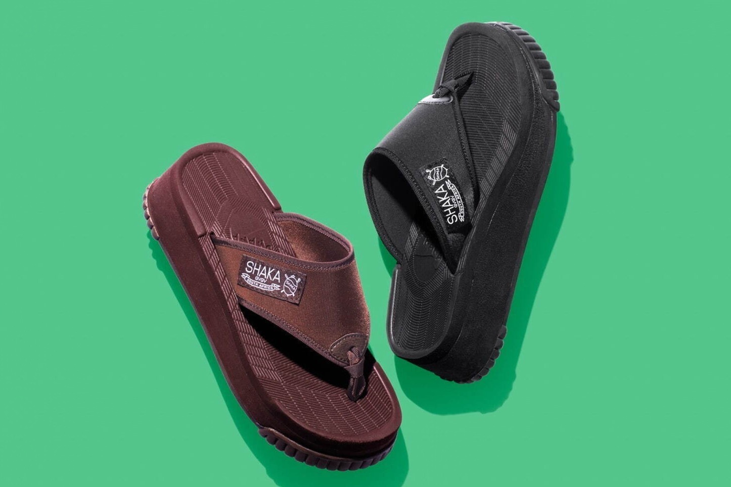 G.V.G.V.×シャカの厚底スライドサンダル、ブラック＆ブラウンの2色展開で