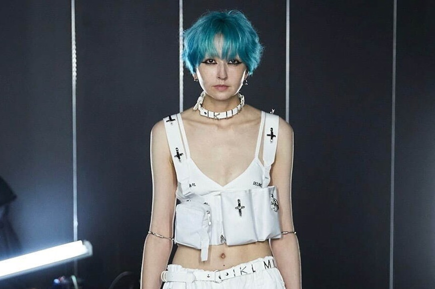 イクミ 2021年春夏コレクション - モノクロの世界で映える、パンキッシュな輝き