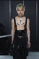 イクミ 2021年春夏コレクション - モノクロの世界で映える、パンキッシュな輝き｜写真4