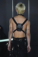 イクミ 2021年春夏コレクション - モノクロの世界で映える、パンキッシュな輝き｜写真5