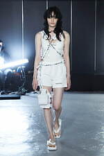 イクミ 2021年春夏コレクション - モノクロの世界で映える、パンキッシュな輝き｜写真14