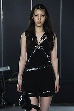 イクミ 2021年春夏コレクション - モノクロの世界で映える、パンキッシュな輝き｜写真22