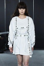 イクミ 2021年春夏コレクション - モノクロの世界で映える、パンキッシュな輝き｜写真38