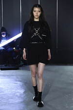 イクミ 2021年春夏コレクション - モノクロの世界で映える、パンキッシュな輝き｜写真42