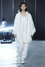 イクミ 2021年春夏コレクション - モノクロの世界で映える、パンキッシュな輝き｜写真49