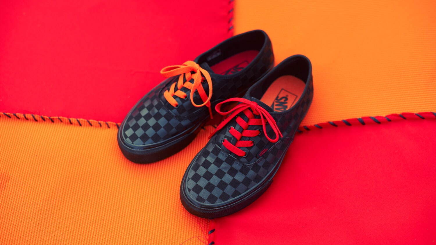 【値下げ】 ビームス ボーイ×VANS、左右でオレンジとレッドを切り替えた「オーセンティック」など第3弾コラボ - ファッションプレス 靴