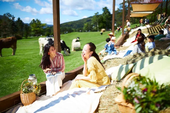 全長30メートル「巨大牧草ベッド」北海道・星野リゾート トマムで、日帰り客も無料で利用可｜写真2