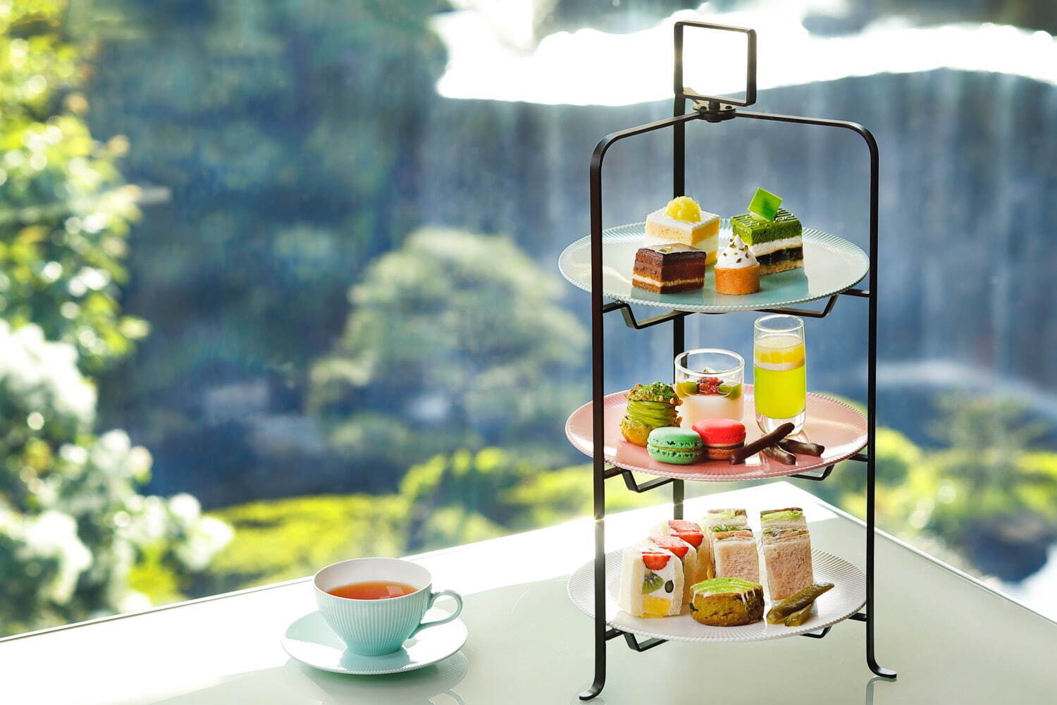 新アフタヌーンティーセット~抹茶とメロンとチョコレート~ 6,820円(税込)+サービス料