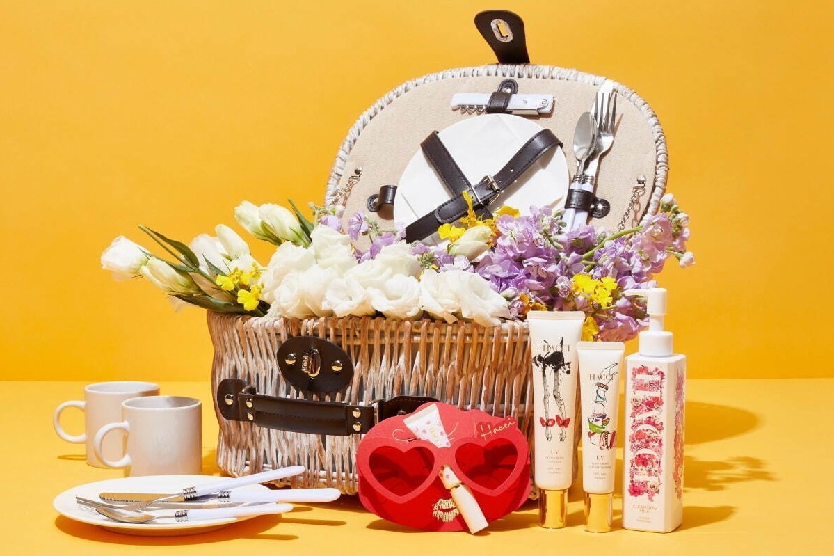 HACCIの21年夏コフレ、ピクニックバッグ＆“はちみつ”ボディ用UVクリームの現品セット